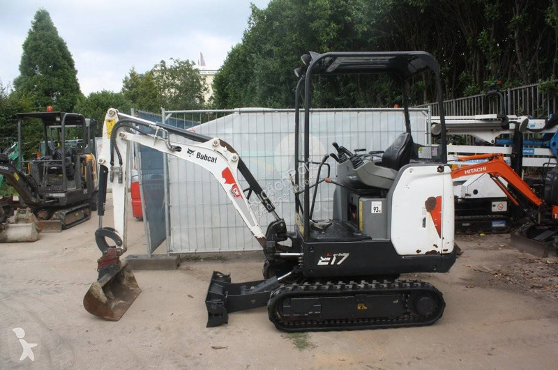 جرافة Bobcat E17