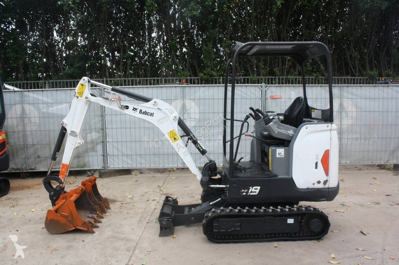 جرافة Bobcat E19
