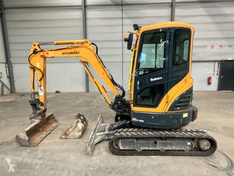 Escavadora Hyundai Robex 30 Z-9 AK