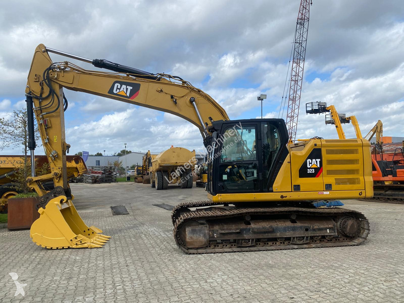 Rýpadlo Caterpillar 323 .