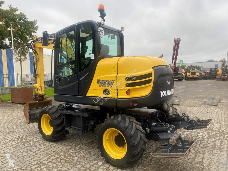 جرافة Yanmar B95w .