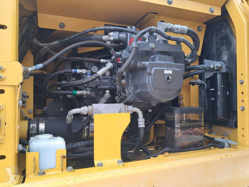 جرافة Komatsu HB365LC-3 Hybrid