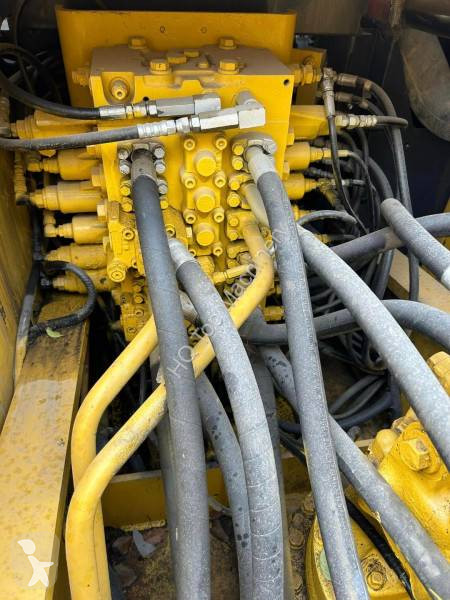 جرافة Komatsu