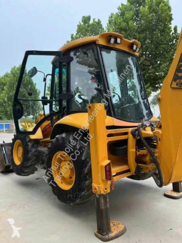 Tractopelle rigide JCB