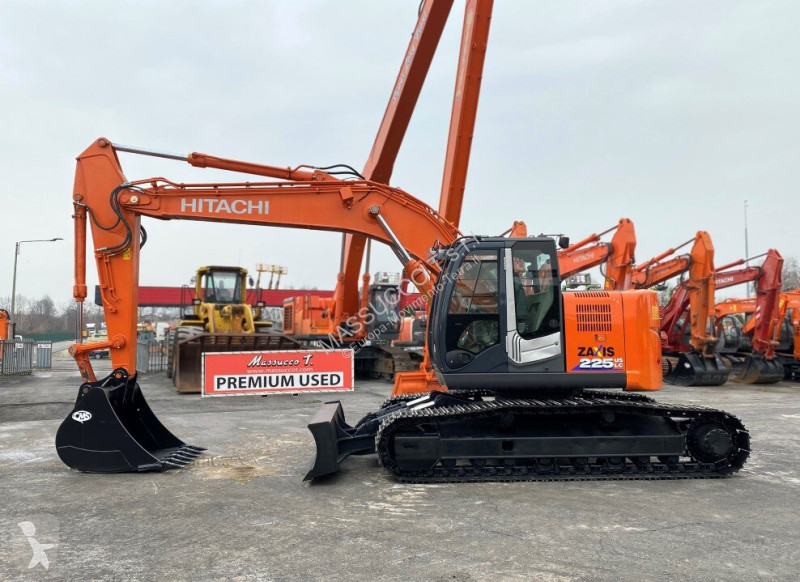 Экскаватор Hitachi ZX225 USBLC