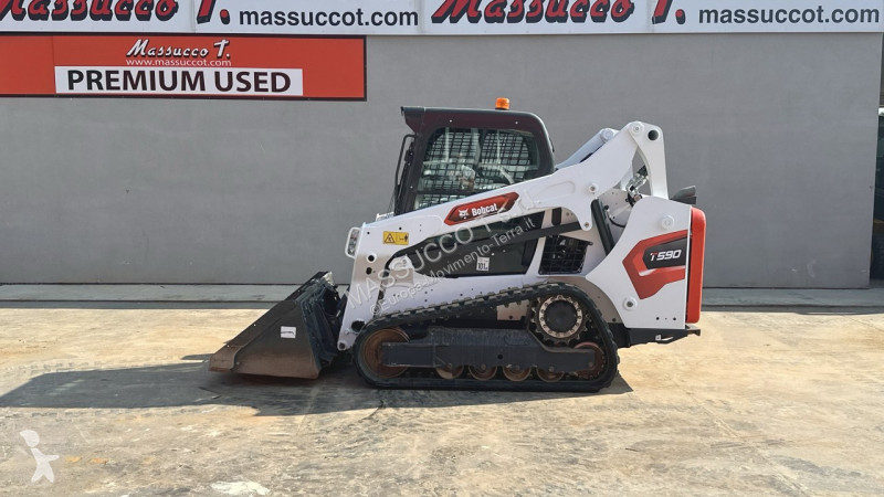 Lopatový nakládač Bobcat T590