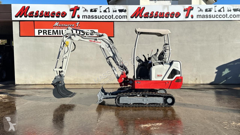 Rýpadlo Takeuchi TB225
