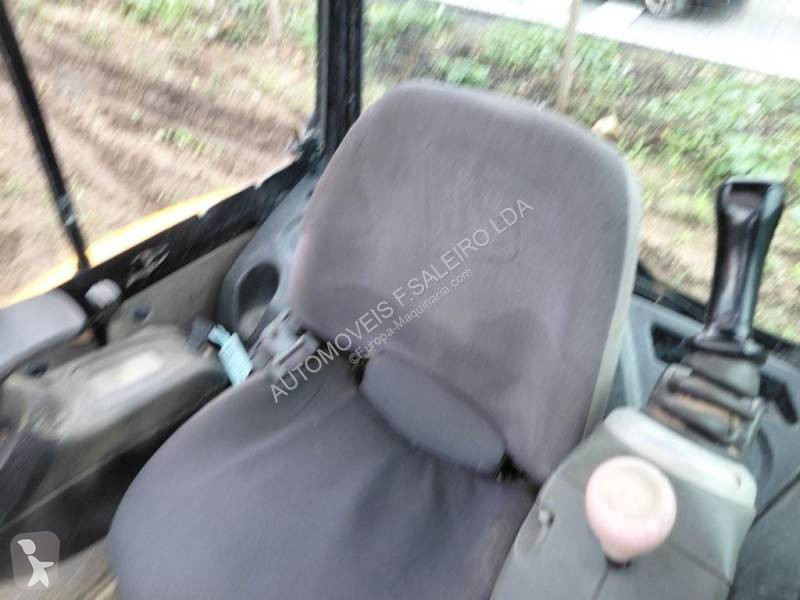 Lopatový nakládač JCB