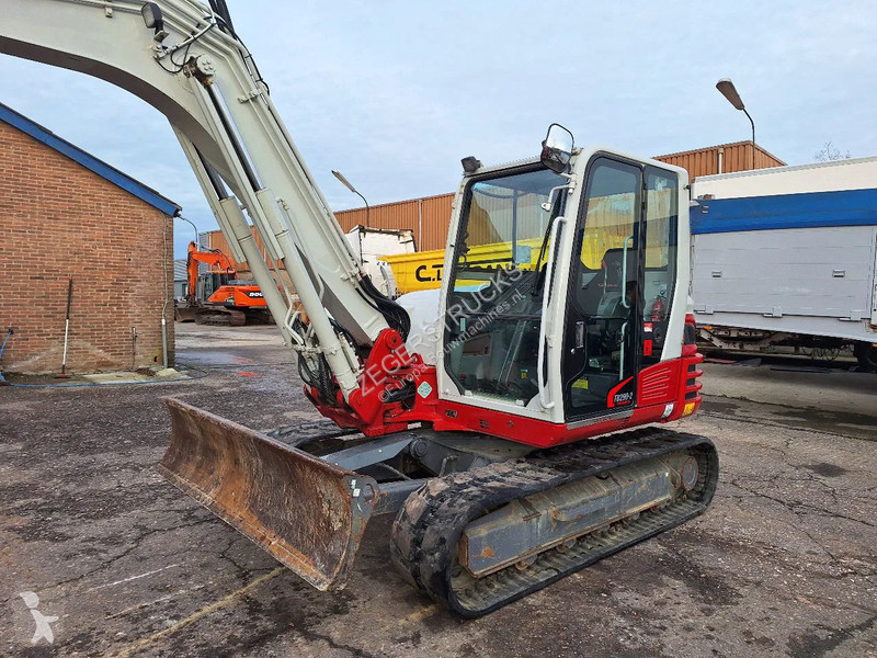 جرافة Takeuchi 2
