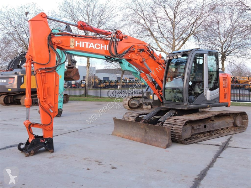 جرافة Hitachi ZX135