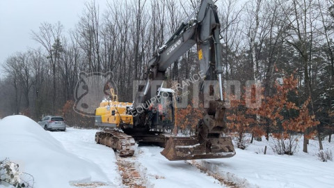 Volvo EC250 D NL with 3 excavator buckets