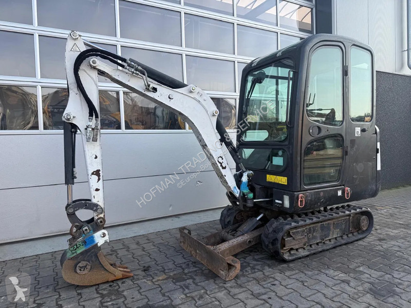 Lopatový nakládač Bobcat
