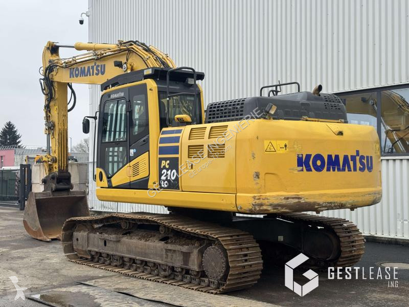 جرافة Komatsu 11