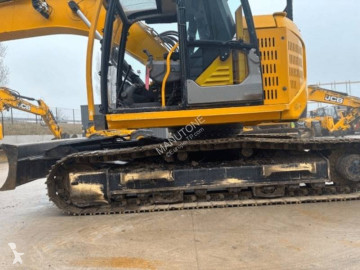 جرافة مجنزرة JCB