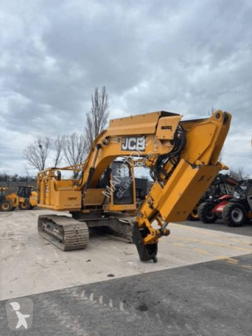 جرافة مجنزرة JCB