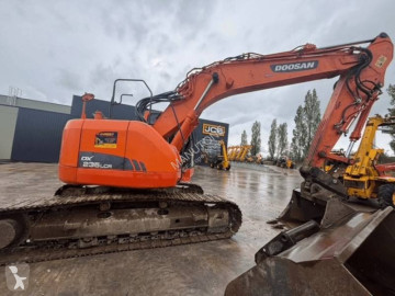 جرافة مجنزرة Doosan