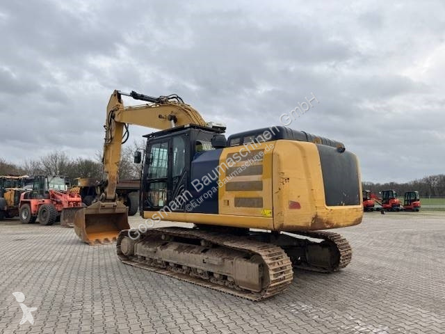 جرافة Caterpillar 326 F LN