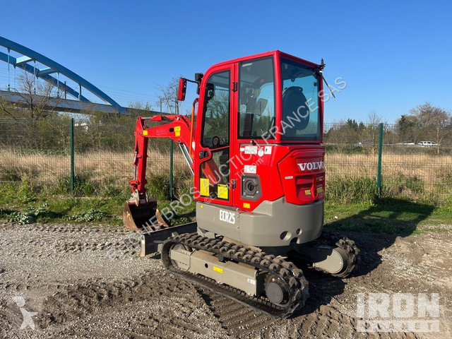 جرافة Volvo JECR25D