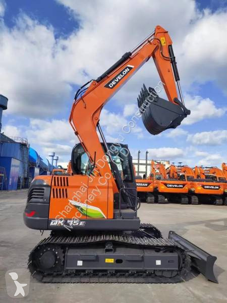 Lopatový nakládač Develon DX75