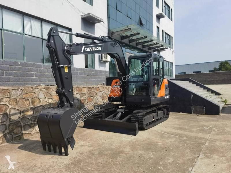 Lopatový nakládač Develon DX80D