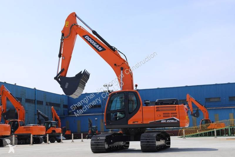 Lopatový nakládač Develon DX220LCA