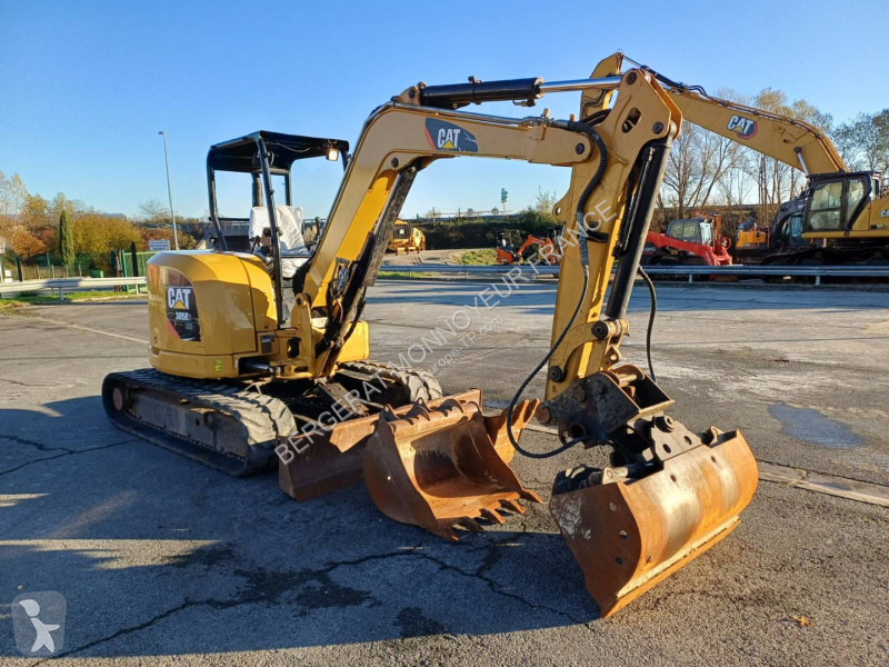 جرافة Caterpillar 305E2