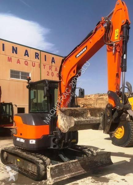 Lopatový nakládač Doosan DX50Z-7