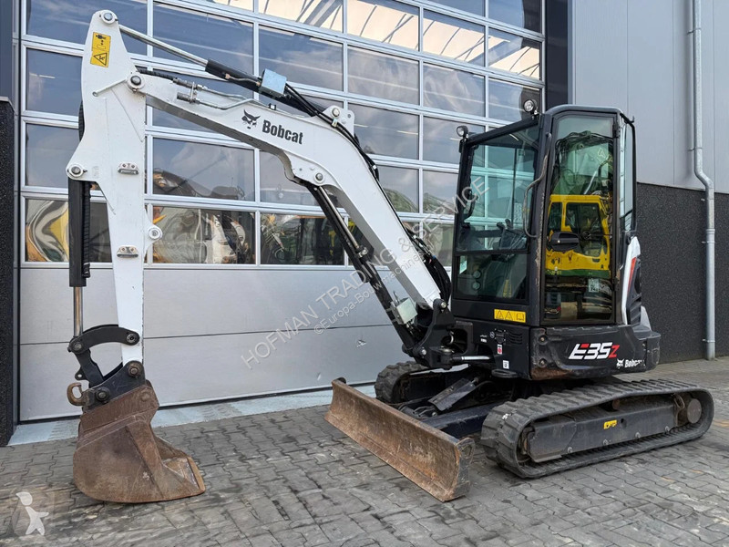 Lopatový nakládač Bobcat z