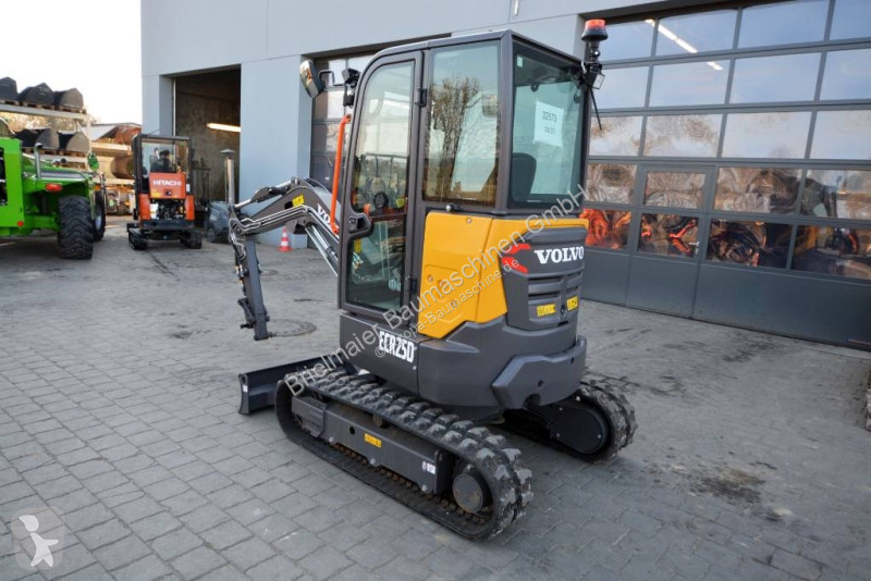 جرافة Volvo ECR D