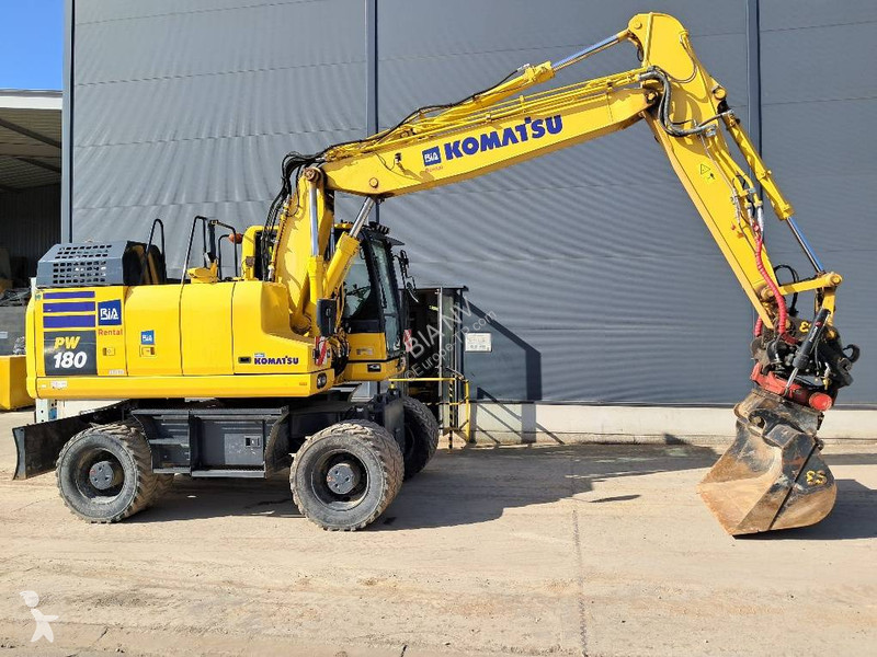 جرافة Komatsu 11E0