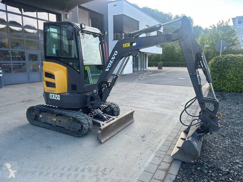 Lopatový nakládač Volvo ECR D