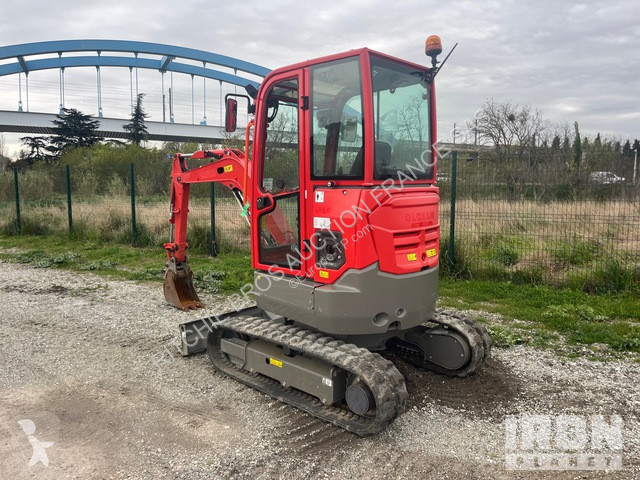 جرافة Volvo JECR25D