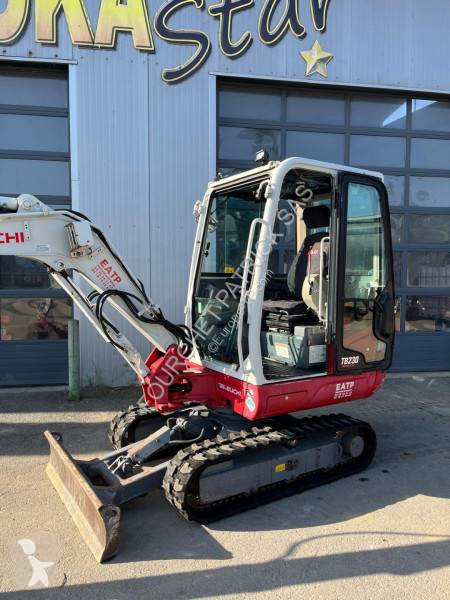 Rýpadlo Takeuchi TB230