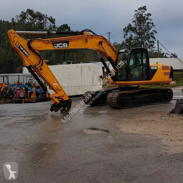 Lopatový nakládač JCB