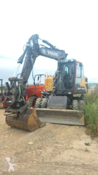 Escavatore gommato Volvo