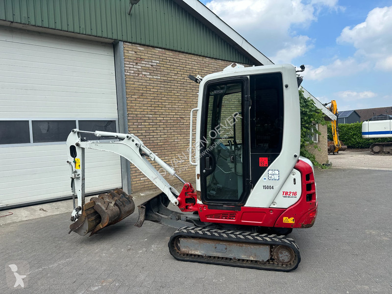 جرافة Takeuchi TB216