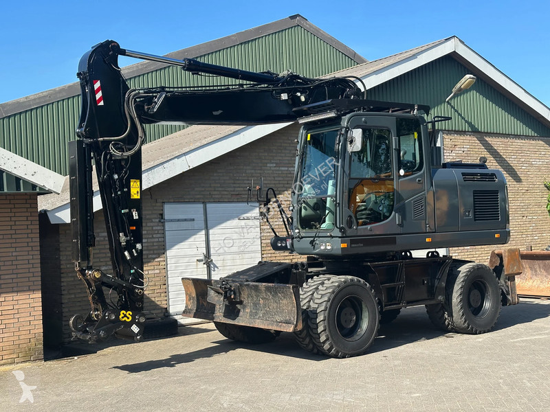 جرافة Komatsu 10