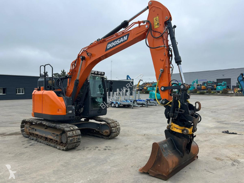 جرافة Doosan 7