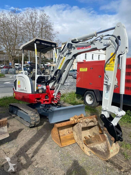 Rýpadlo Takeuchi TB225