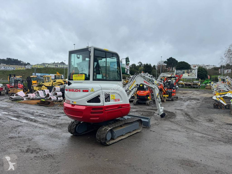 Lopatový nakládač Takeuchi 230