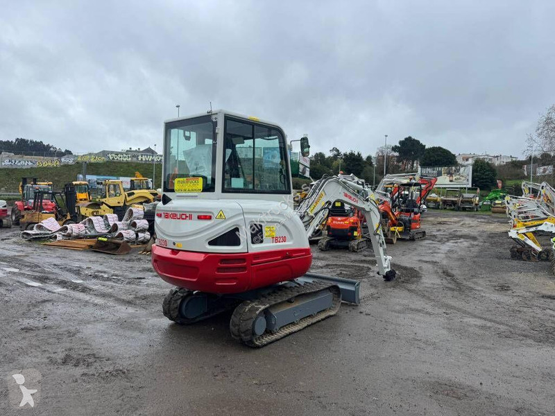 Lopatový nakládač Takeuchi 230