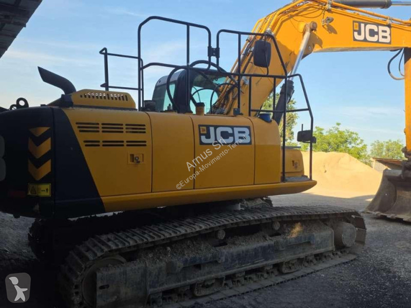 Lopatový nakládač JCB