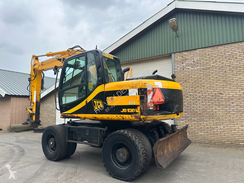 جرافة JCB