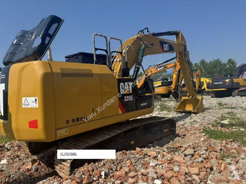 Lopatový nakládač Caterpillar