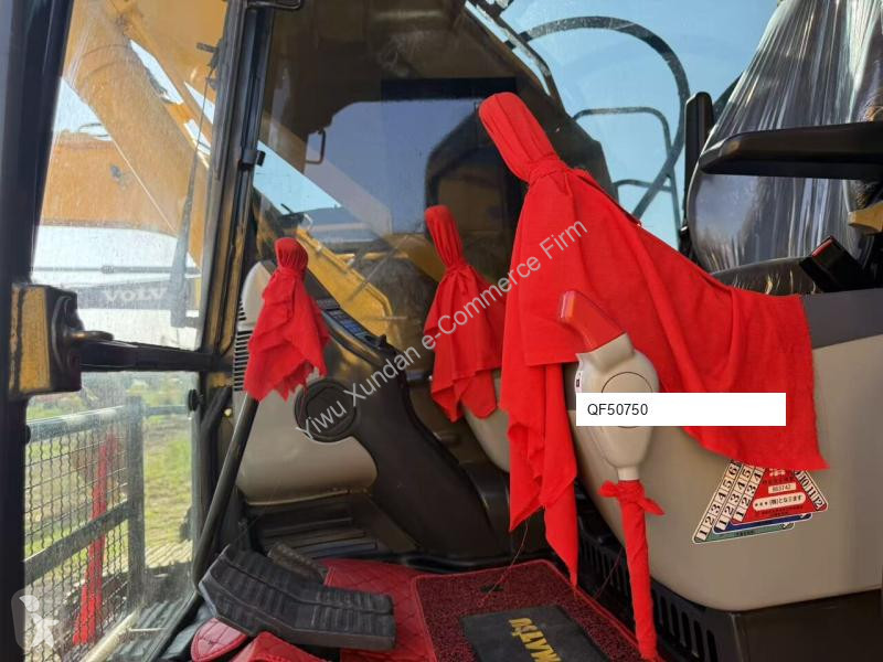 جرافة Komatsu 8