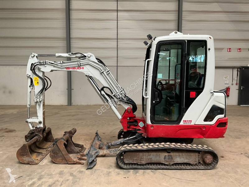 Rýpadlo Takeuchi TB 225