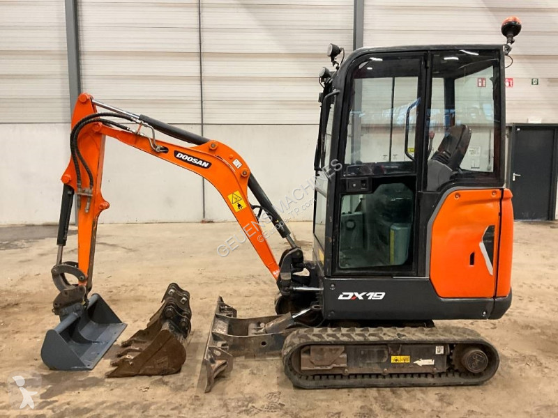جرافة Doosan DX 19