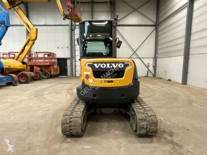 جرافة Volvo ECR D