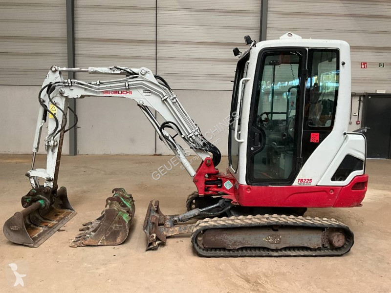 Rýpadlo Takeuchi TB 225