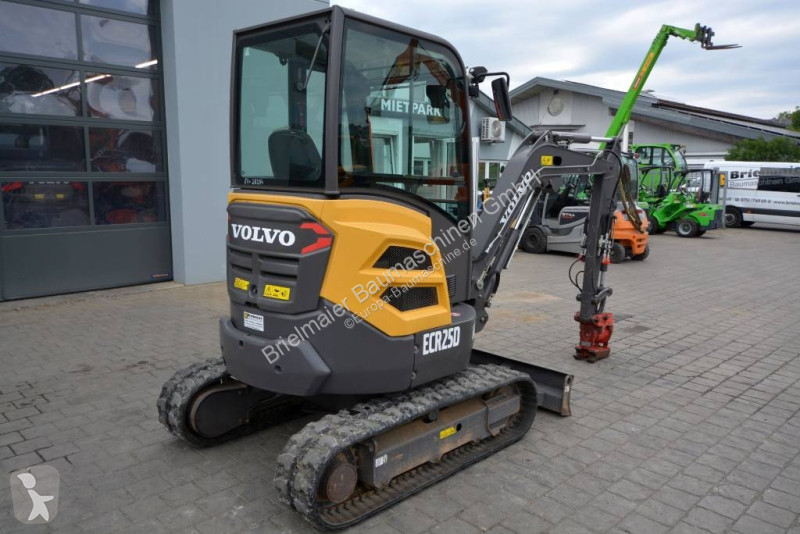 جرافة Volvo ECR D